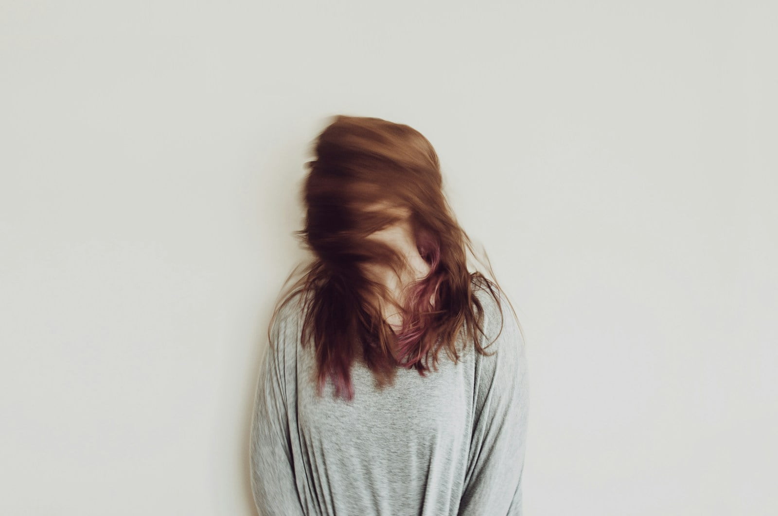 women's gray long-sleeved shirt
